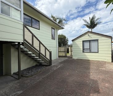 Versatile Dual-Living Home - Ideal for Large Families or Shared Living - Photo 5