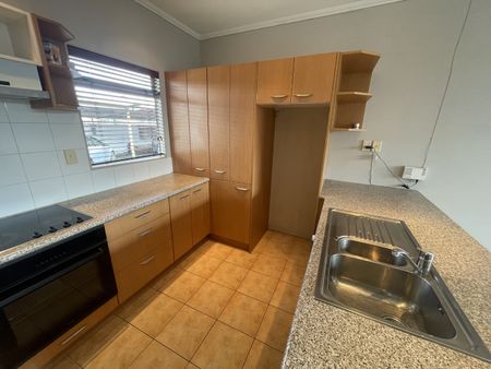 City fringe 2 bedroom apartment with 1 parking space - Photo 5