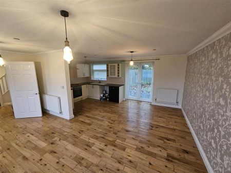 3 bedroom semi-detached house to rent - Photo 3