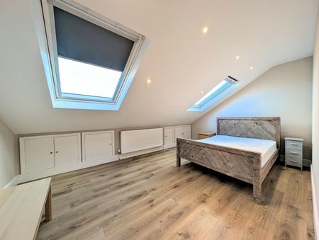 2 Bed Flat, Durnsford Road, SW19 - Photo 3