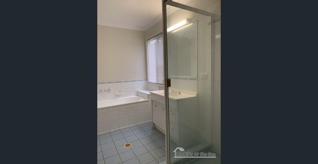 Step inside - You WILL be surprised ! - Photo 1