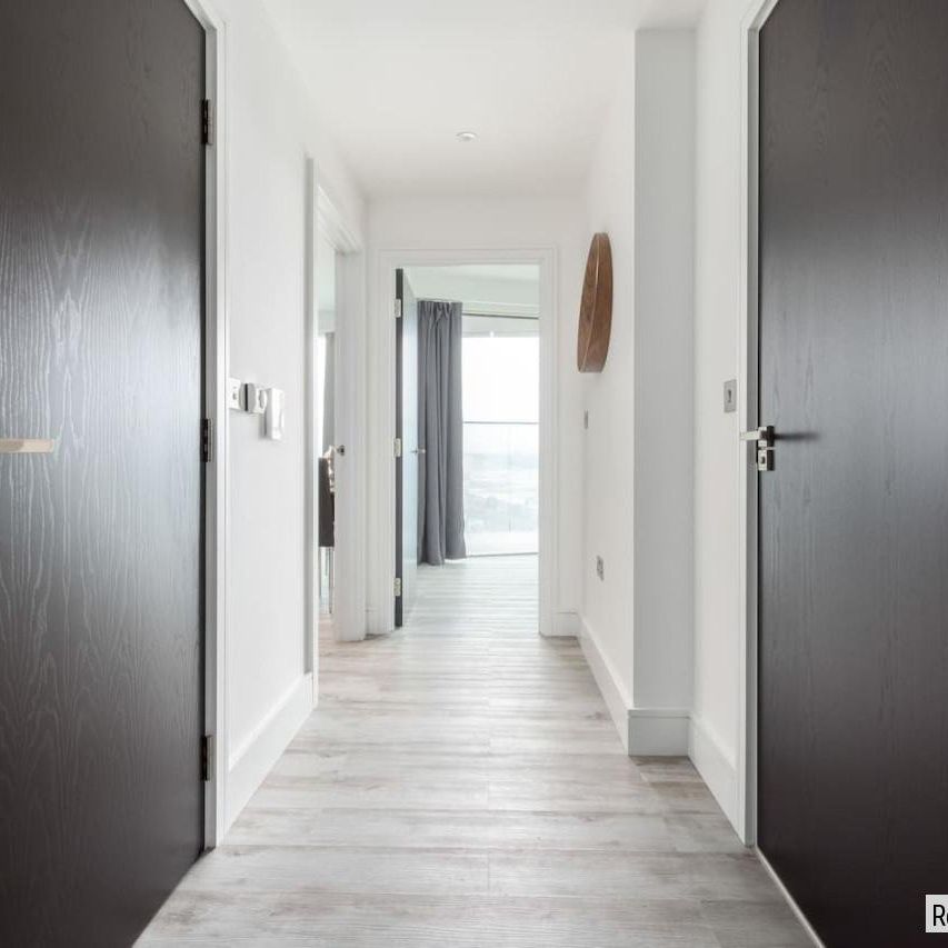 1 bed Flat in Icon Tower 8 Portal Way, London, W3 6DU - Photo 1