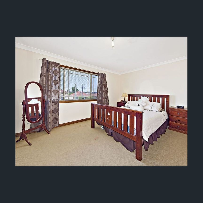 Modern Family Duplex in Prime Location - Photo 1