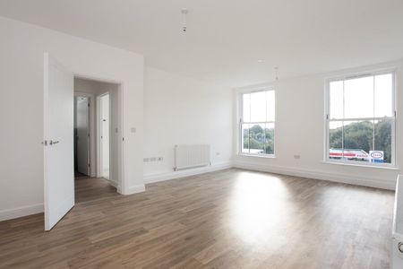 2 bedroom flat to rent - Photo 2