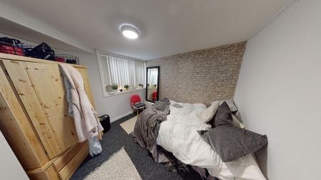 4 bedroom flat to rent - Photo 2