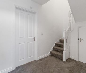 4 bedroom end of terrace house to rent - Photo 2