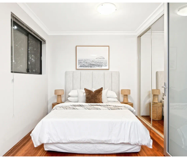 One Bedroom Entertainer's Haven with Massive Dual Level Courtyard - Photo 3