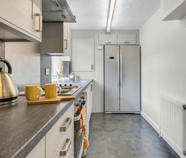 1 bedroom in a house share to rent - Photo 5