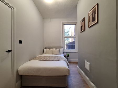 3 Bed Flat, Werndee Road, SE25 - Photo 3