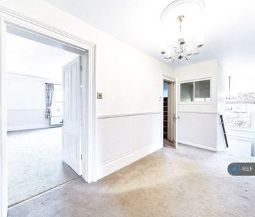 3 bedroom flat to rent - Photo 5