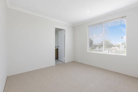 STUNNING 3 x 2 HOME - Photo 2