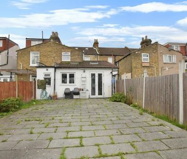 5 Bed Detached House, Dalkeith Road, IG1 - Photo 3