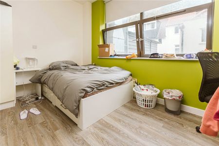 Crown House, - Photo 4