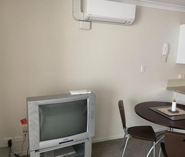 Two bedroom Inner City Apartment - Photo 5