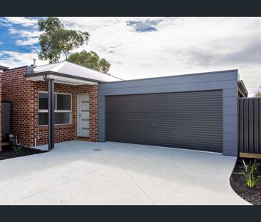 LOW MAINTENANCE UNIT IN SEBASTOPOL - Photo 3