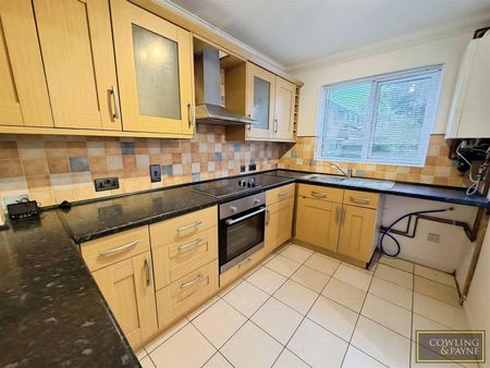 FRASER CLOSE, LAINDON WEST - Photo 5