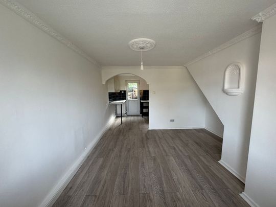 2 Bed End Terrace, Fairmead Close, NG3 - Photo 1