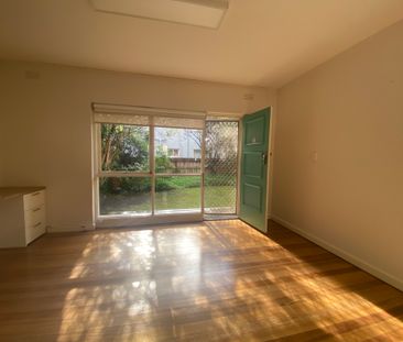 2 / 8 Walnut Street, CARNEGIE - Photo 2