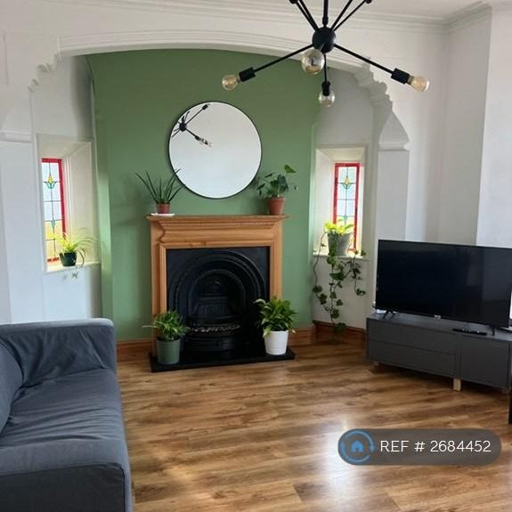 1 bedroom in a house share to rent - Photo 1