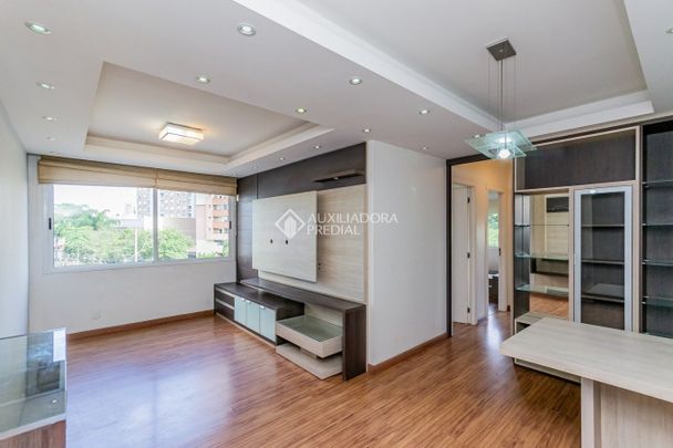 Apartamento com 3 quartos e 68m² para alugar em Vila Ipiranga, Porto Alegre. - Photo 1