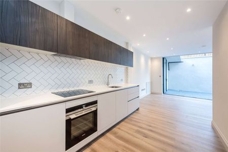 Stunning two bedroom, two bathroom apartment set in a much coveted and newly converted detached Ealing development. - Photo 2