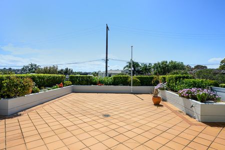 Home For Rent - Photo 4