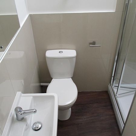 3 Bed Flat, Ninetree Hill, BS1 - Photo 3