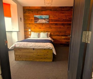 1 bedroom in a house share to rent - Photo 2