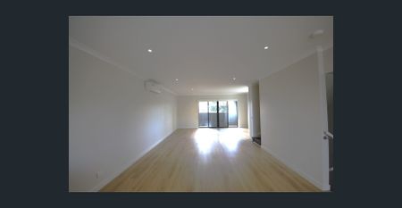 An Absolute Stunner! - Photo 2