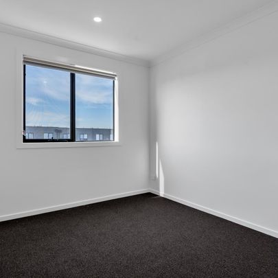 BRAND NEW TARNEIT TOWNHOUSE - Photo 1