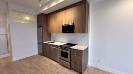 For Lease - 3250 Carding Mill Trail Unit# 514, Oakville, Ontario - Photo 3