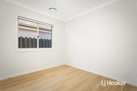 Stunning 5 Bedroom Single Level Home - Great Location! - Photo 2