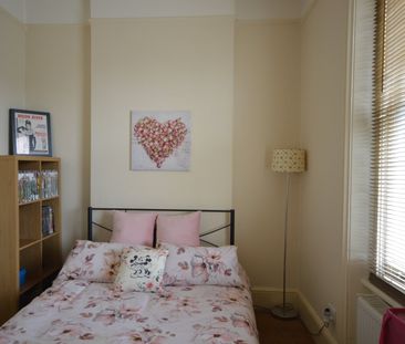Flat to rent - Lennard Road, Croydon, CR0 - Photo 2
