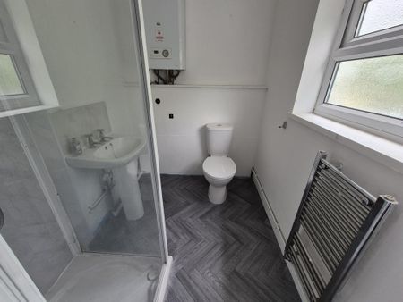2 bedroom flat to rent - Photo 4