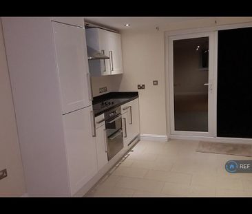 2 bedroom semi-detached house to rent - Photo 4