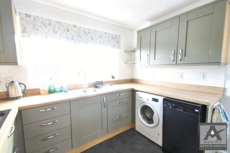 2 bedroom semi-detached house to rent - Photo 4