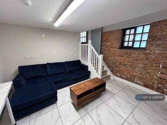 1 bedroom in a house share to rent - Photo 1