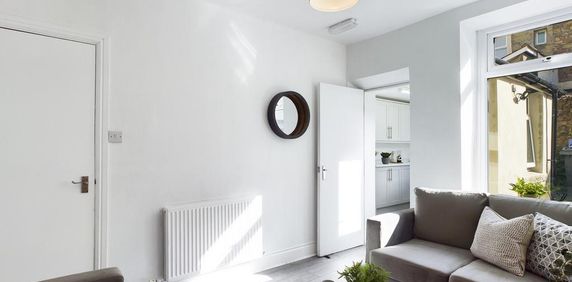 3 bedroom flat to rent - Photo 2