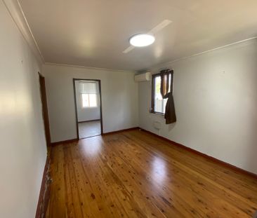 Comfortable 3-Bedroom Home Close to Nowra Town Centre - Photo 1