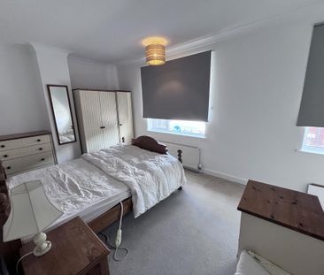2 bedroom end of terrace house to rent - Photo 4