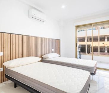 Apartamento de alquiler en Avenida Armada Española, Playa Poniente - Photo 6