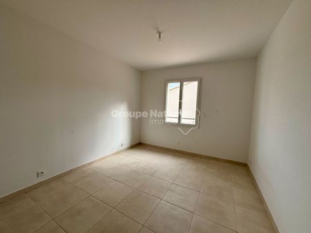 Maison récente T4 de 84.11m2 à Saint Etienne du Grès, - Photo 4