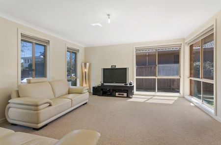 8 Carmel Avenue, Mount Waverley - Photo 4