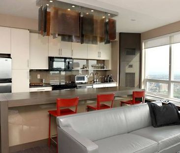 Chic 2 Bedroom Plus Den, 2 Bathroom with Amazing City Views - Photo 2