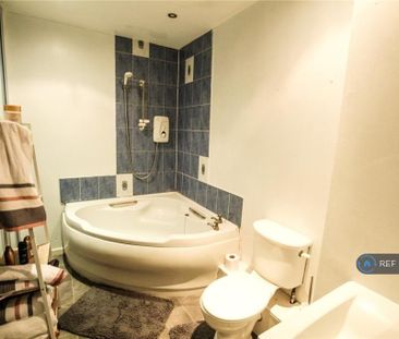 2 bedroom flat to rent - Photo 6