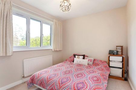 4 bedroom detached house to rent - Photo 5