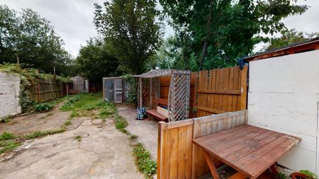 1 bedroom in a house share to rent - Photo 5