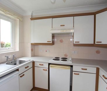 1 bedroom retirement property to rent - Photo 5