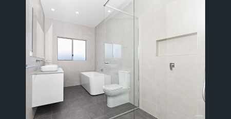 MERRY XMAS - 1 WEEK RENT FREE ON THIS STUNNING BRAND NEW UPGRADED FAMILY HOME - Photo 5