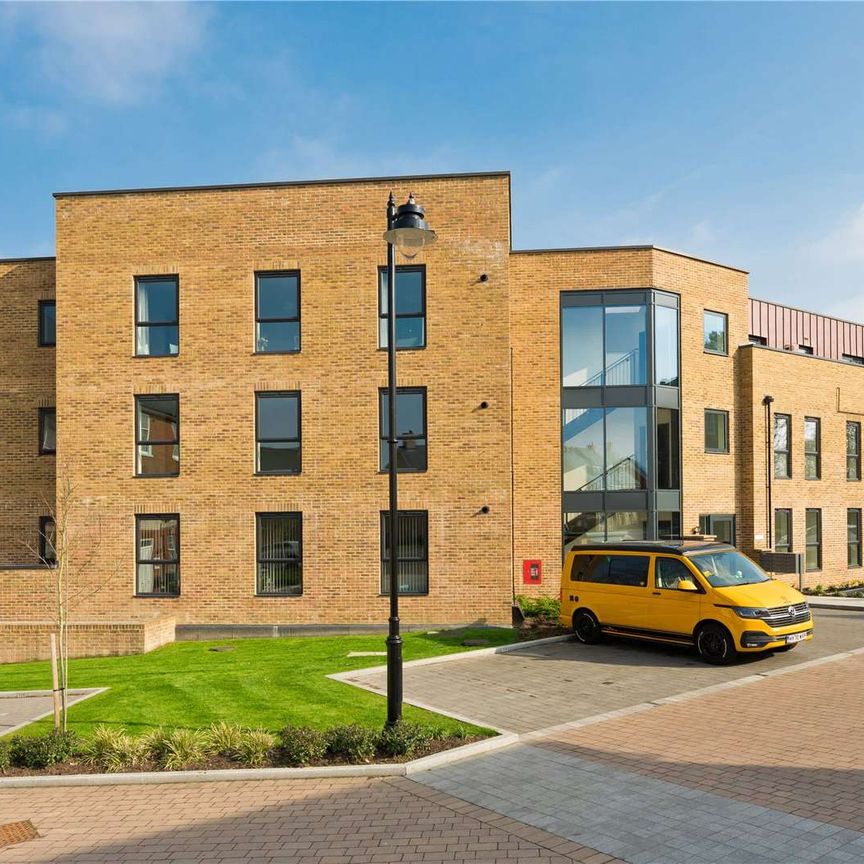 A fantastic new build apartment with two double bedrooms, two bathrooms, reception room and high specification kitchen. - Photo 1